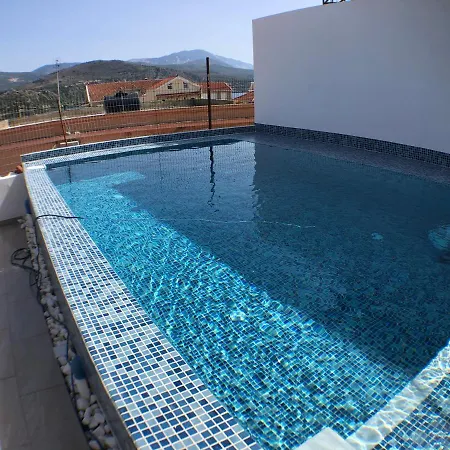 Metropolis House/villa With Garden & Pool-jacuzzi 别墅 *