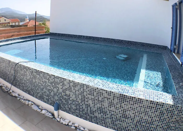 Βίλα Metropolis House/villa With Garden & Pool-jacuzzi *