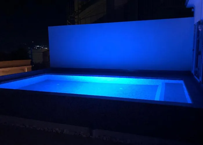 Metropolis House/villa With Garden & Pool-jacuzzi