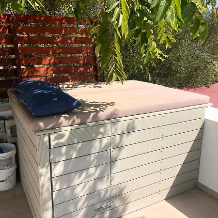 Вилла Metropolis House/villa With Garden & Pool-jacuzzi